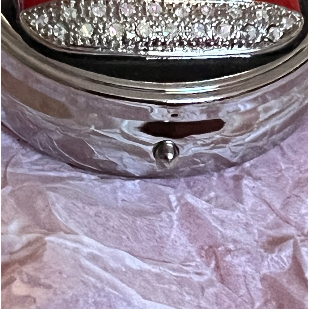 Round Decorative Pill Case/Box - Picture 4 of 5